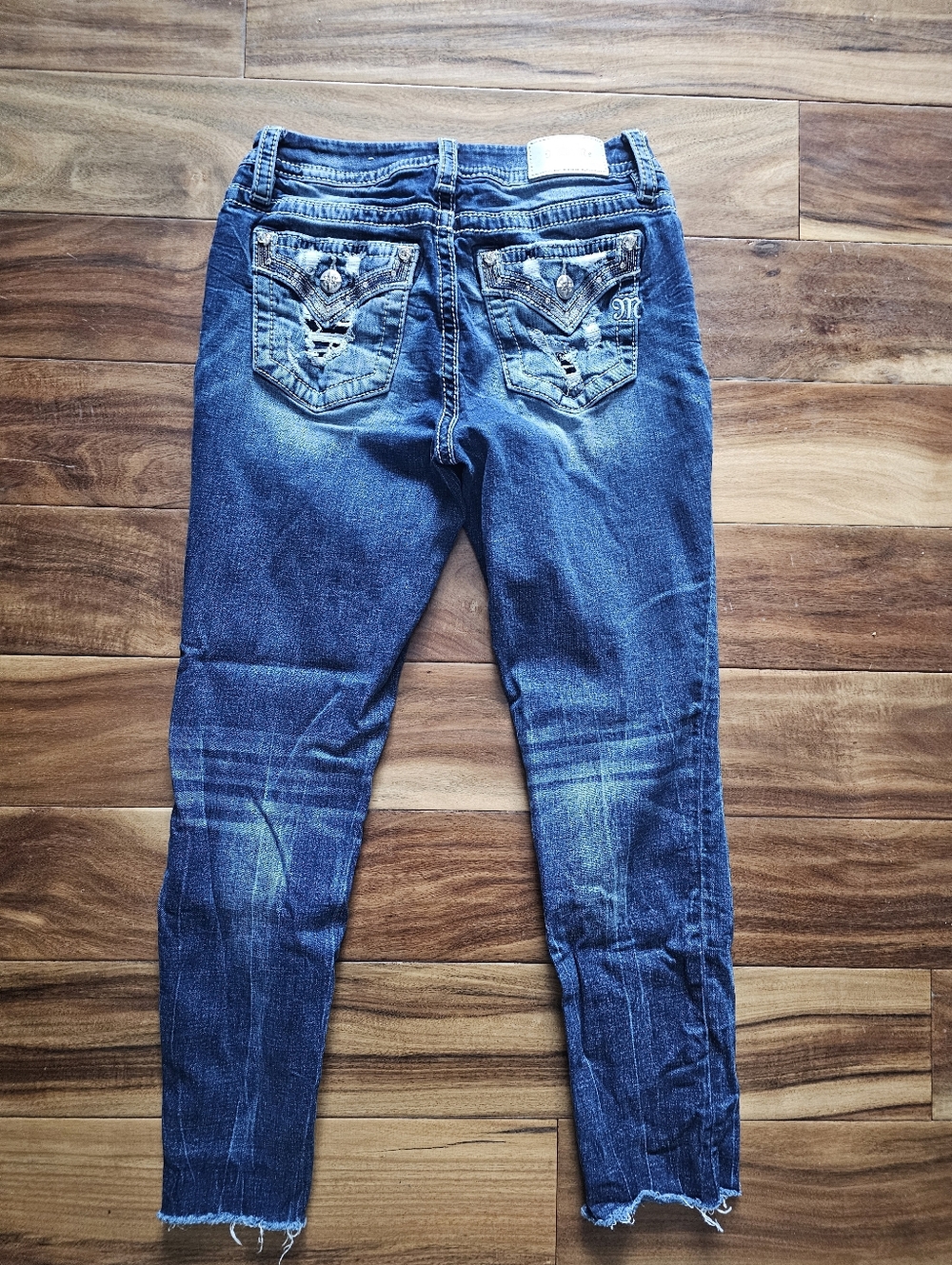 Miss Me Women’s Blue Distressed Back-Pocket Jeans 27